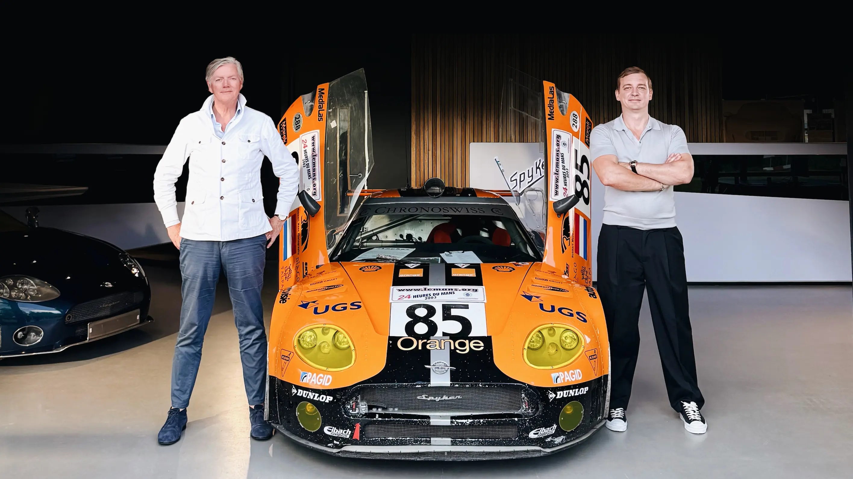 A car in the middle between two men